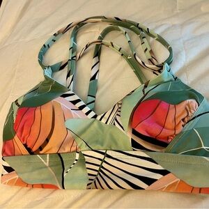 NWOT- Womens Calia Carrie Underwood swim suit top size XS Beautiful colors